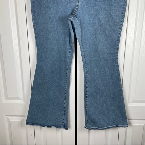 Jessica Simpson Charmed Flare Jeans Womens Plus Size 22W Blue Light Wash Stretch - Picture 5 of 14
